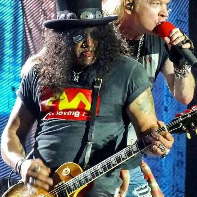 Foi confirmado o que os fãs cariocas aguardavam ansiosos: será dia 15 de novembro a apresentação da banda californiana Guns n’ Roses, aqui na Cidade Maravilhosa. Em contagem regressiva para o histórico show, os fãs têm um motivo especial para irem à apresentação: vai ser o reencontro do vocalista Axl Rose e do guitarrista Slash, que depois de 23 anos afastados, tocarão hits que consagraram a parceria Axl-Slash sendo uma das mais celebradas do rock and roll.