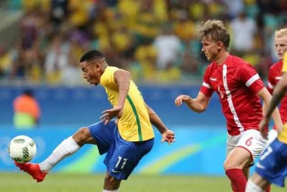Gabriel Jesus marca na goleada sobre a fraca equipe dinamarquesa