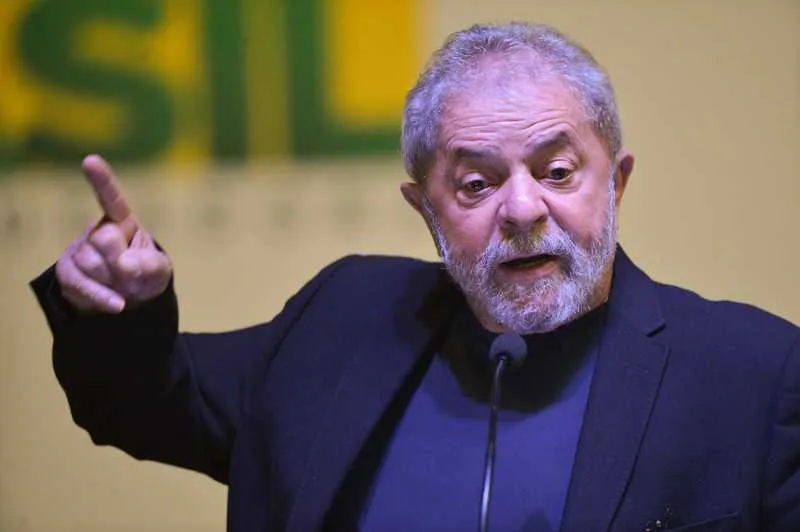 O ex- Presidente Lula diz que investigações representam uma "clara perseguição pública" 