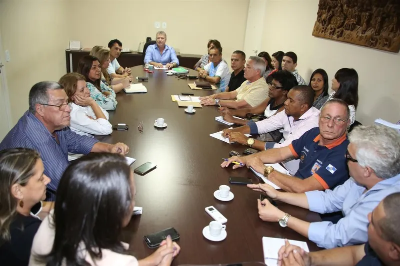 Miguel Jeovani se reuniu com secretários para discutir a situação dos profissionais da Saúde