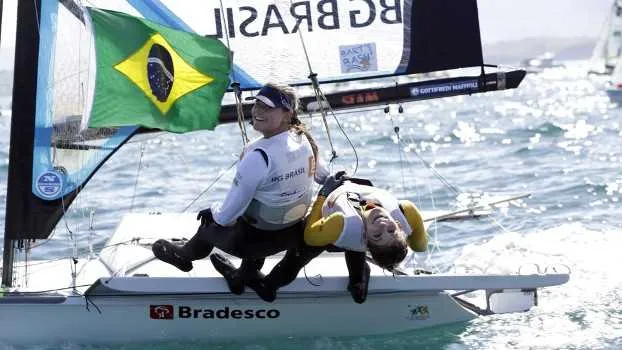 A dupla feminina disputou a quarta regata da classe 49erFX e conquistou a primeira posição