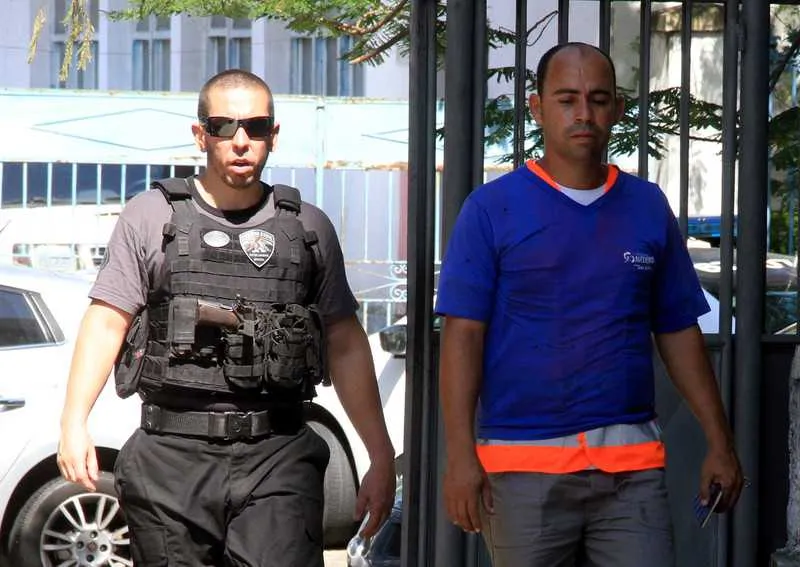 Wander foi levado para a DH, onde está sendo investigado por envolvimento com traficantes