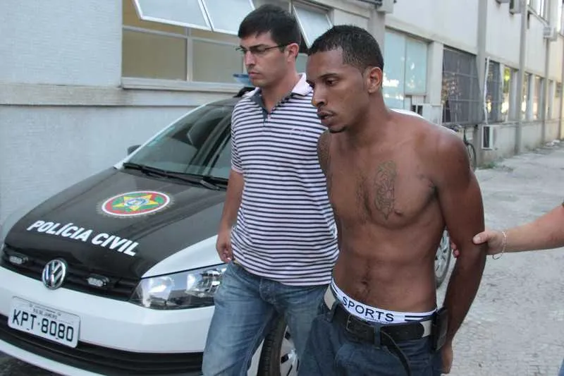 Líder do tráfico na Favela da Caroba, Máscara estaria escondido numa casa, mas conseguiu fugir