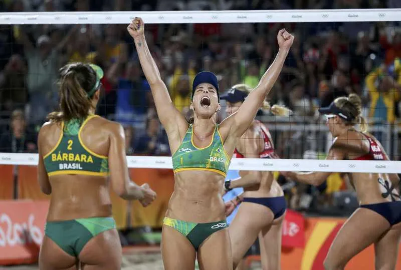A dupla brasileira  Agatha e Bárbara venceu as norte-americanas por 2 x 0