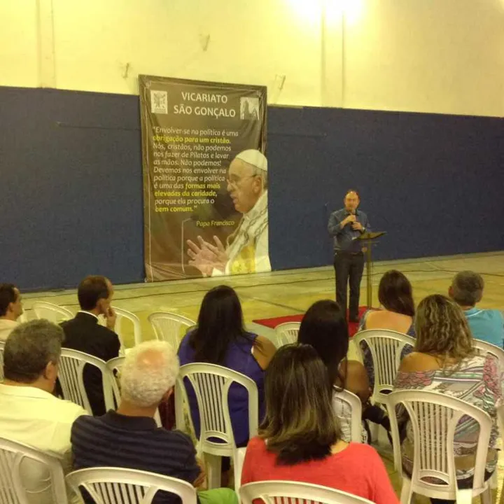Prefeito Neilton Mulim palestrou para convidados em escola