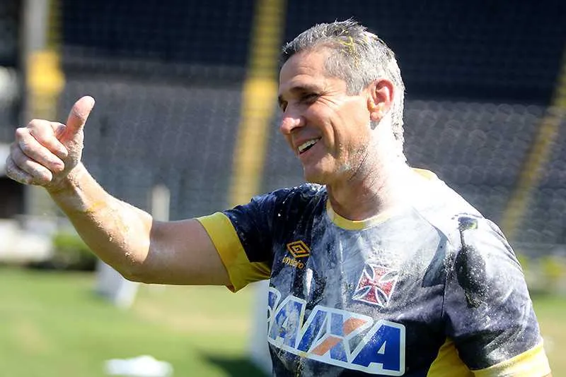Jorginho também foi alvo de brincadeiras pelo seu aniversário