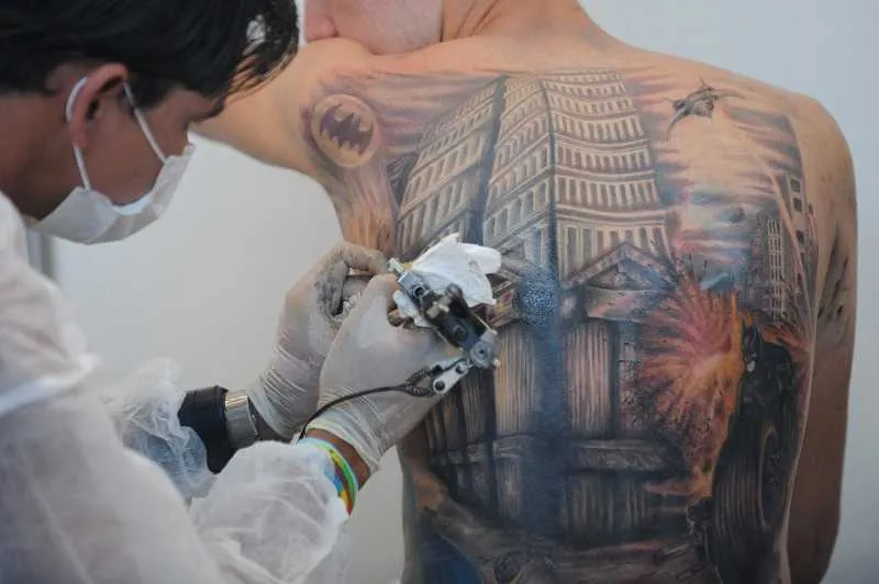 Por 7 votos a 1, o STF decidiu que candidatos tatuados não podem ser barrados em concursos