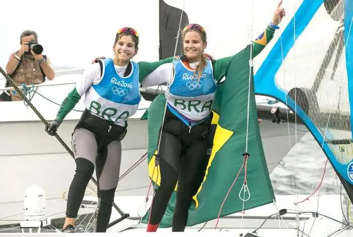 Martine e Kahena são filhas de velejadores, Torben Grael e Cláudio Kunze, respectivamente