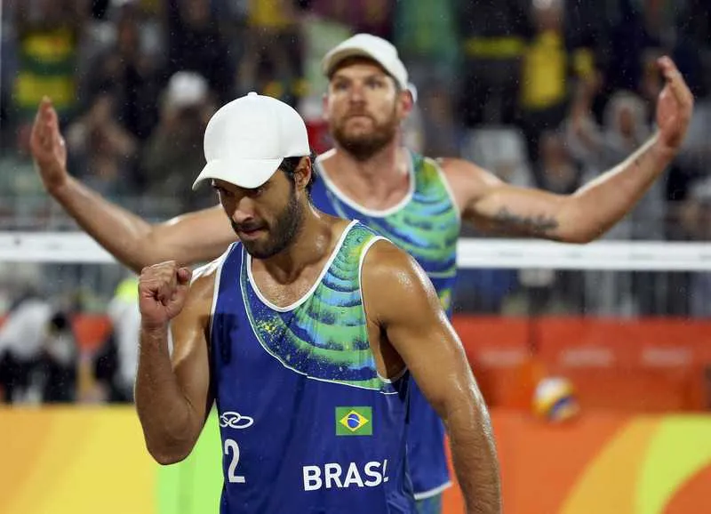 Alison e Bruno vencem italianos por 2 sets a 0