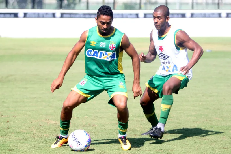 Jogadores cruzmaltinos realizaram trabalho em campo reduzido