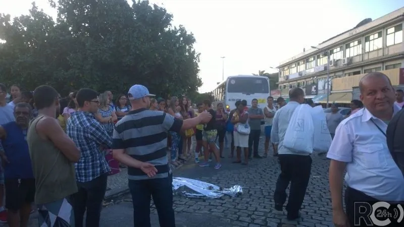 O atropelamento provocou confusão no trânsito e atraiu a atenção de vários curiosos ao local