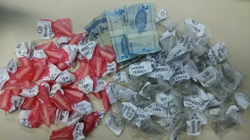 Imagem ilustrativa da imagem Adolescente é flagrado com drogas durante operação da PM em Niterói