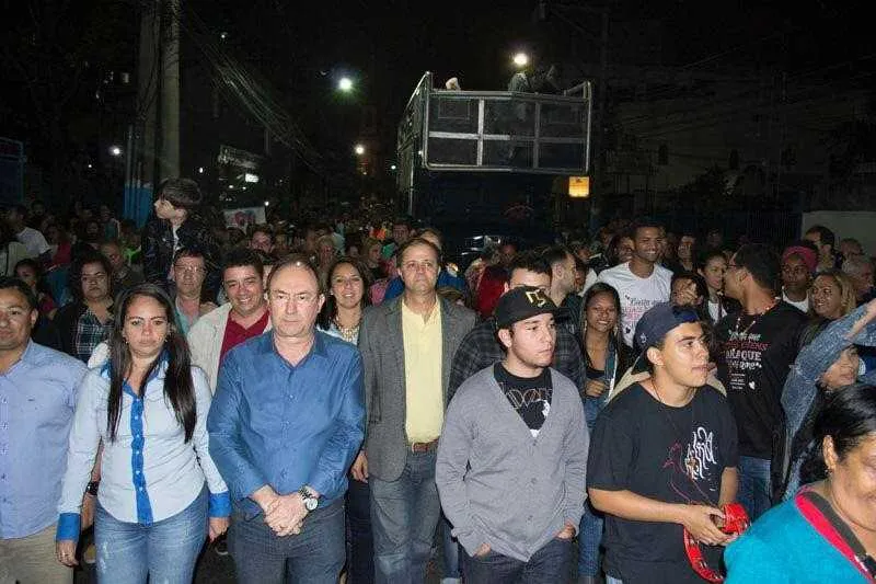 Candidato à reeleição, prefeito Neilton Mulim compareceu à Caminhada da Família, no Centro
