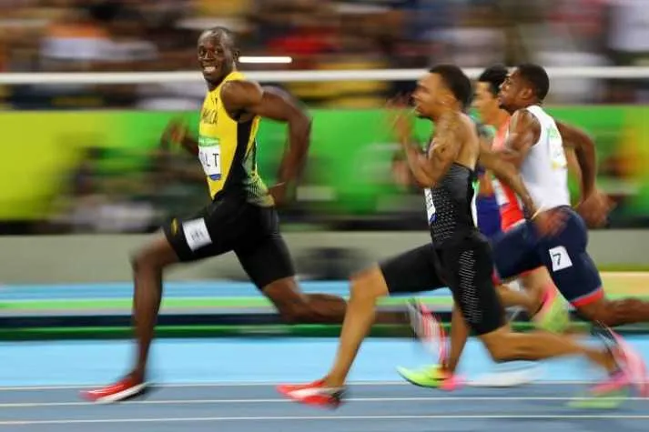 Bolt, o atleta mais rápido do mundo com direito a sorriso e olhadinha para o lado