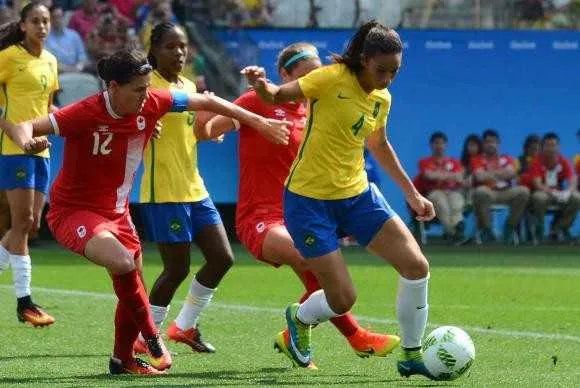 Imagem ilustrativa da imagem Fim da seleção permanente de futebol feminino divide opiniões