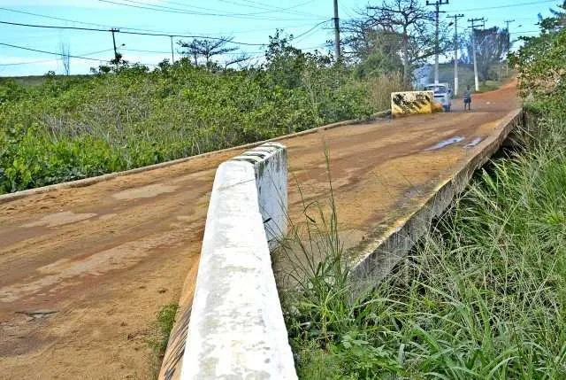 Até o fim da próxima semana, a Secretaria de Obras vai demolir a velha ponte e fazer uma nova