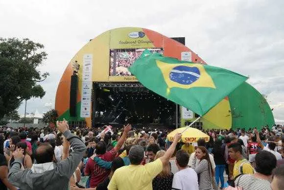 Local de encontro e de celebração de torcedores, o Boulevard Olímpico é o novo cartão postal do Rio de Janeiro