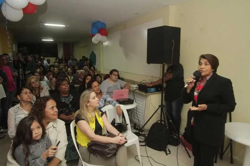  Vice de Neilton Mulim, Graça Matos, falou sobre propostas para moradores do Alcântara 1