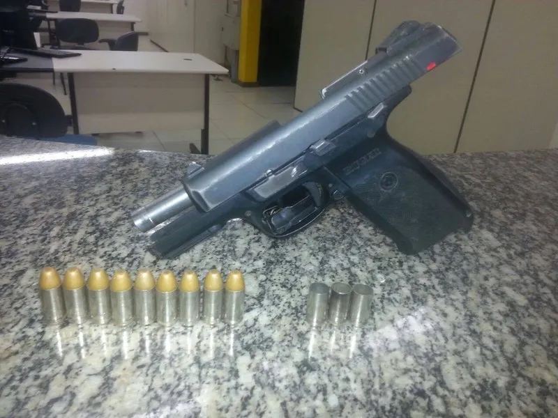 Segundo PMs, Didico estava com uma pistola calibre 40