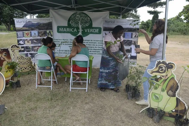 Maricá + Verde” doa mais 40 mudas nativas em Guaratiba.