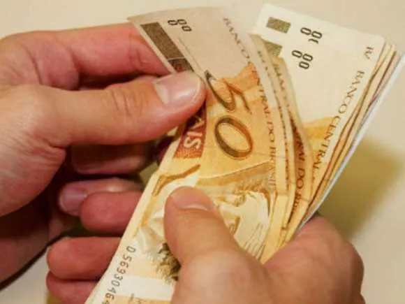 A previsão é que a Previdência Social pague a segunda parcela do benefício em novembro