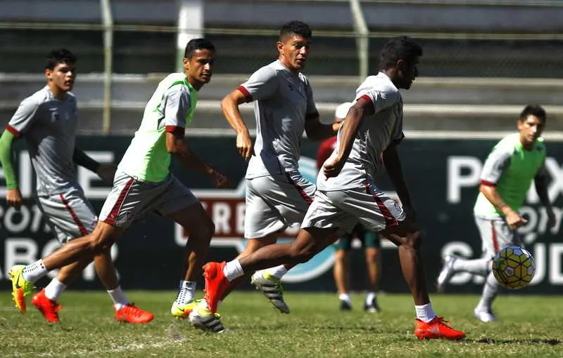 Titulares e reservas do Tricolor participaram do coletivo ontem