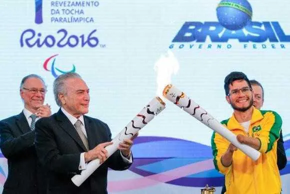 A tocha foi acesa numa cerimônia em Brasília