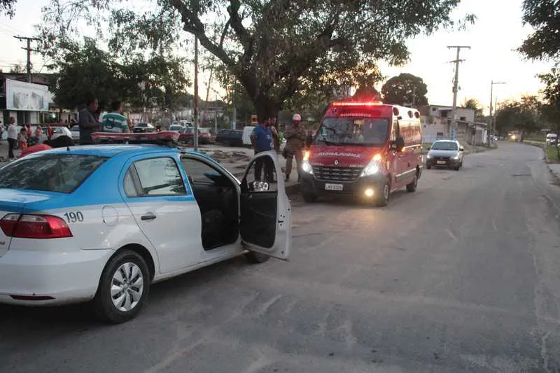 Bombeiros foram acionados para socorrer Ronie, que foi espancado por um grupo de moradores