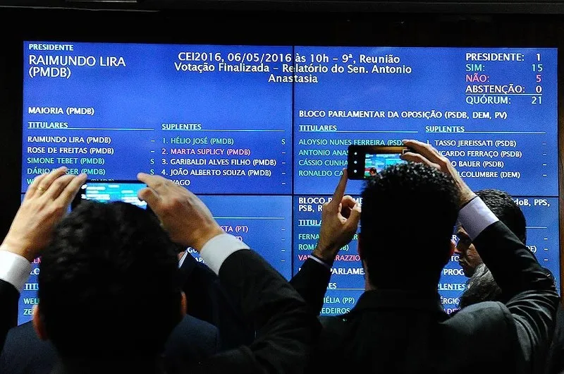 Comissão Especial do Senado votou, ontem, parecer sobre pedido de afastamento da presidente