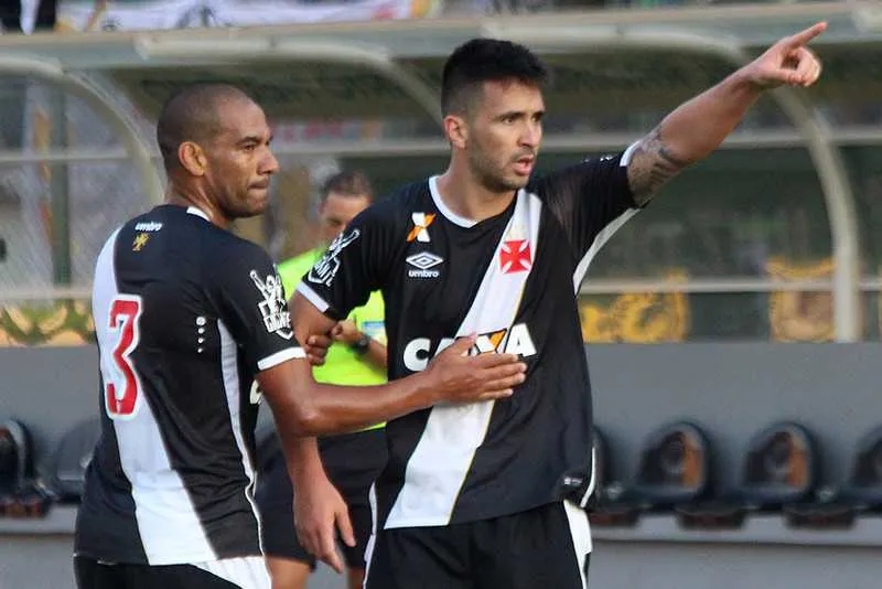 O zagueiro Luan marcou o primeiro gol do Cruzmaltino, ontem à tarde, em Juiz de Fora, Minas Gerais