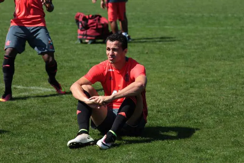 >> Damião pode ser titular hoje