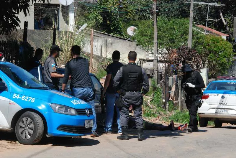 Policiais da Divisão de Homicídios constataram que a vítuma foi executada com um tiro de pistola