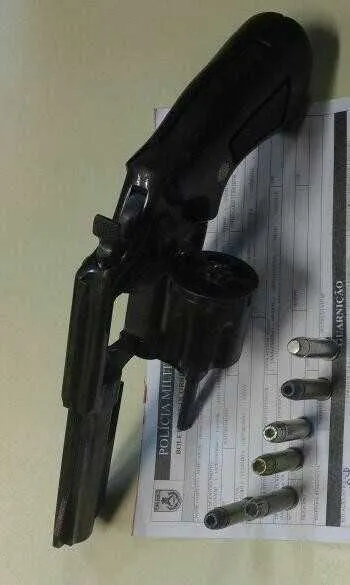 Homem estava perto de Ciep com um revólver calibre 38