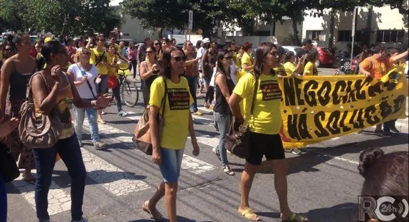 Os profissionais do Sepe fizeram também assembléia e passeata na cidade de Arraial do Cabo