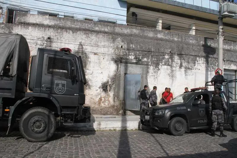 Militares encontraram salão que era usado para jogo ilegal