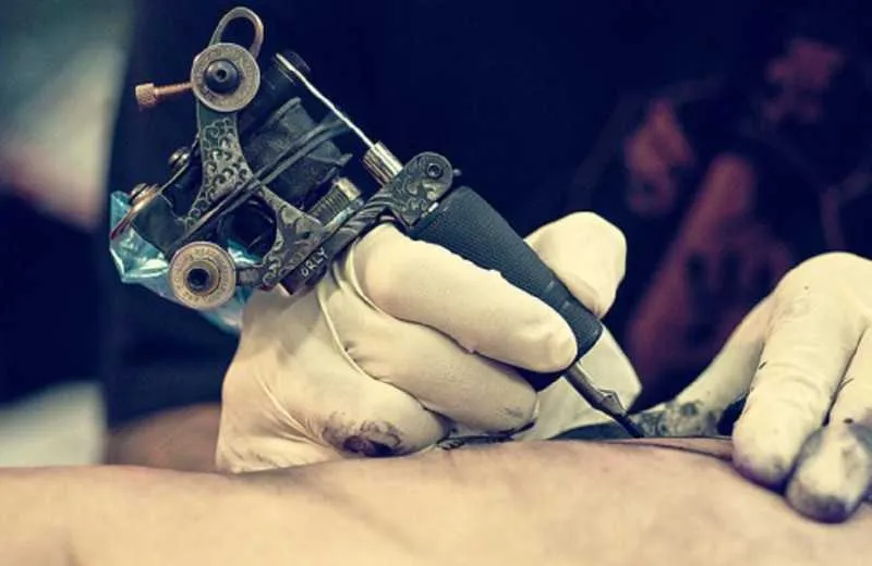 Imagem ilustrativa da imagem Festival Lagos Tattoo reúne música e competições de tatuagem