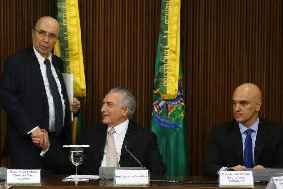 Michel Temer coordena primeira reunião com sua equipe após tomar posse na Presidência da República