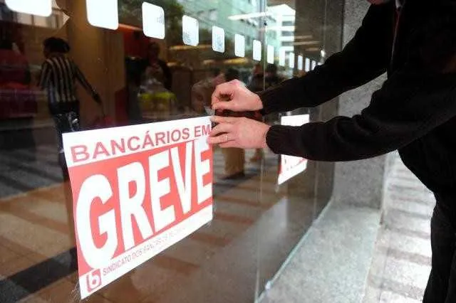 Os bancários podem entrar em greve a partir da próxima terça-feira (6)