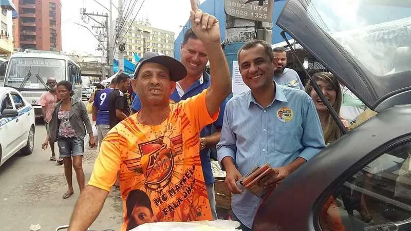 Marlos Costa esteve no bairro Raul Veiga e prometeu melhorar a limpeza e o trânsito no bairro