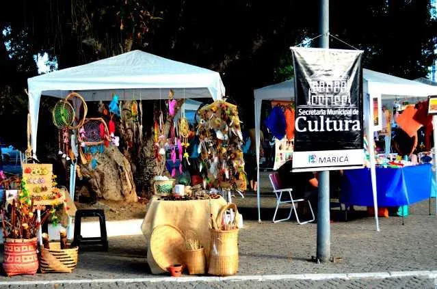 A feira começa às 10h e reúne artistas de diversas áreas, como artesanato e artes plásticas