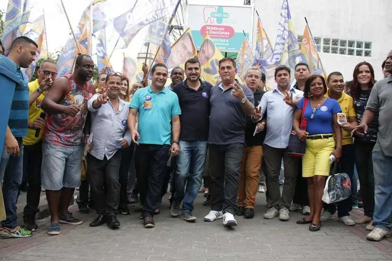 Dilson Drumond (PSDB) conversou com eleitores e comerciantes da Rua Moreira César, no Zé Garoto