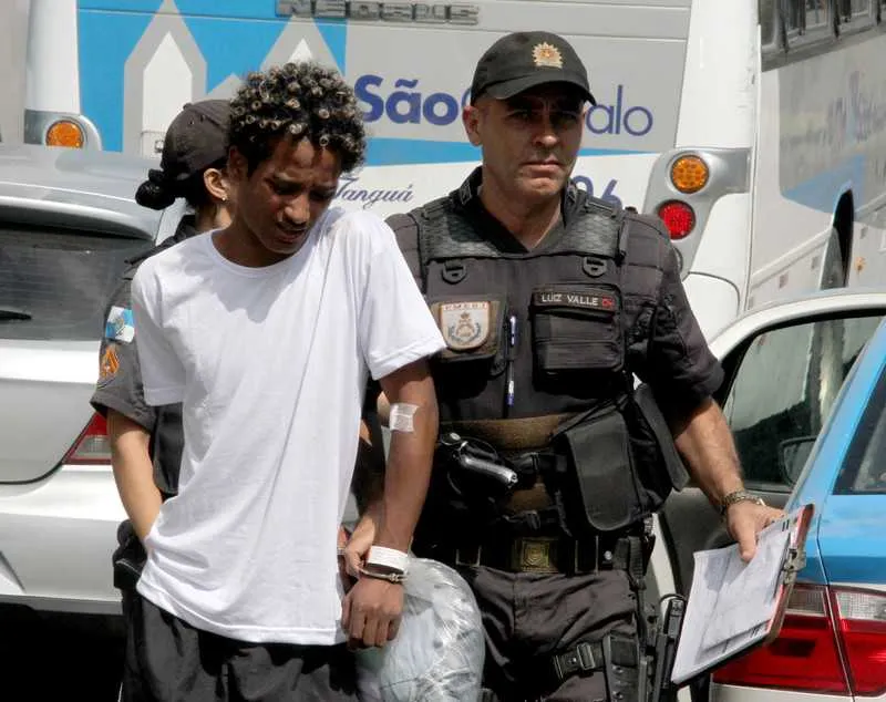  Jônathas (foto), Andrew e o menor foram reconhecidos por uma vítima na delegacia de Alcântara