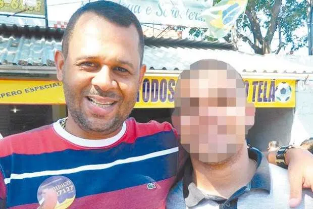 Bibico, à esquerda, era muito conhecido em Cabo Frio, e há alguns anos, concorreu ao cargo de vereador