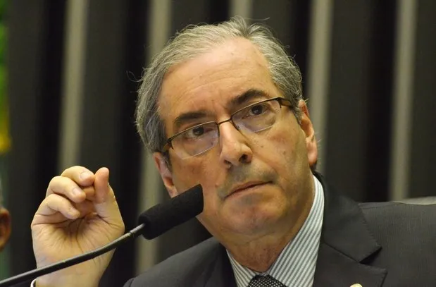 Eduardo Cunha, possivelmente, deve ter o salário cortado pela metade e perderá outros direitos.