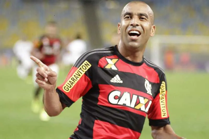 Sheik decidiu ficar e lutar por espaço no time do Rubro-Negro