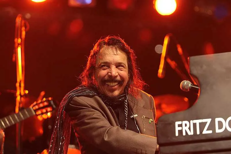 Benito se apresenta amanhã, às 20h, no Clube Tamoio