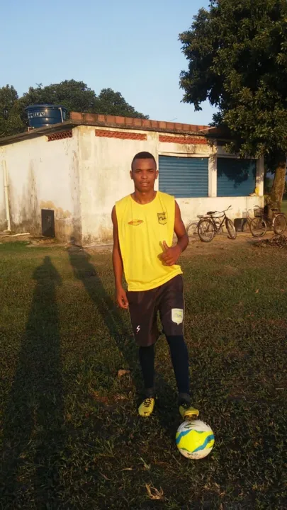 Luan acorda cedo todos os dias e segue para o CT em Piabetá