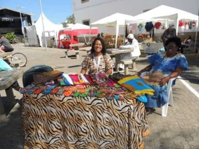 Segundo a coordenadora do projeto, Rosely Pellegrino, a feira teve ontem mais de trinta tendas