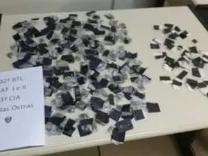 PMs encontraram 65 sacolés de cocaína e 175 de maconha