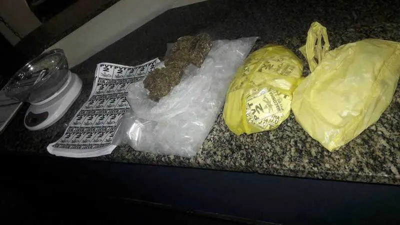 Além da maconha, menor estava com balança de precisão